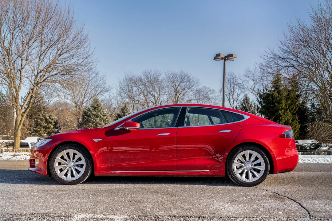 2016 Tesla Model S - Image 8 of 31