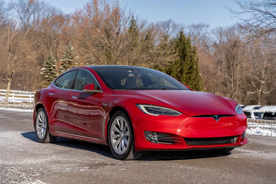 2016 Tesla Model S - Image 11 of 31
