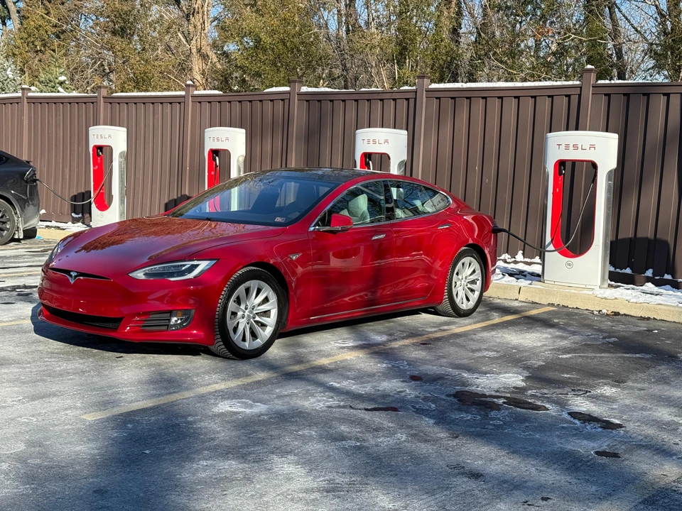 2016 Tesla Model S - Image 7 of 31