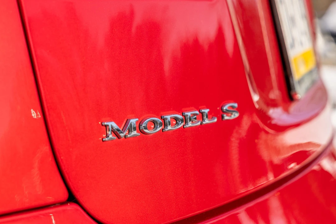 2016 Tesla Model S - Image 24 of 31