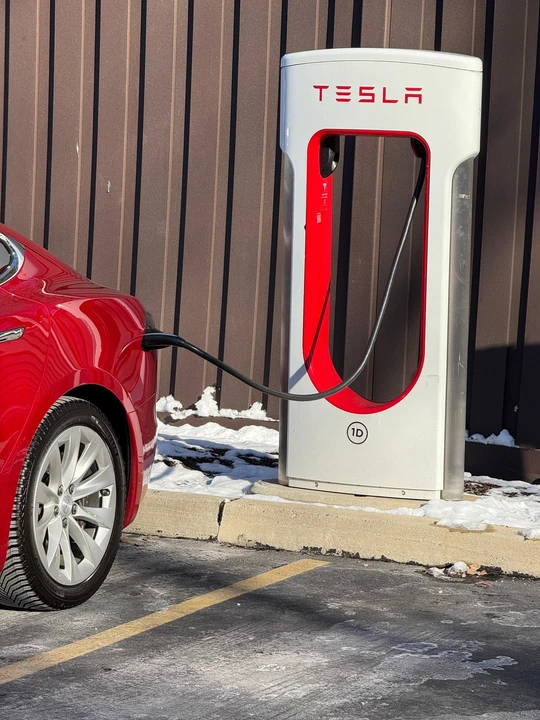 2016 Tesla Model S - Image 22 of 31