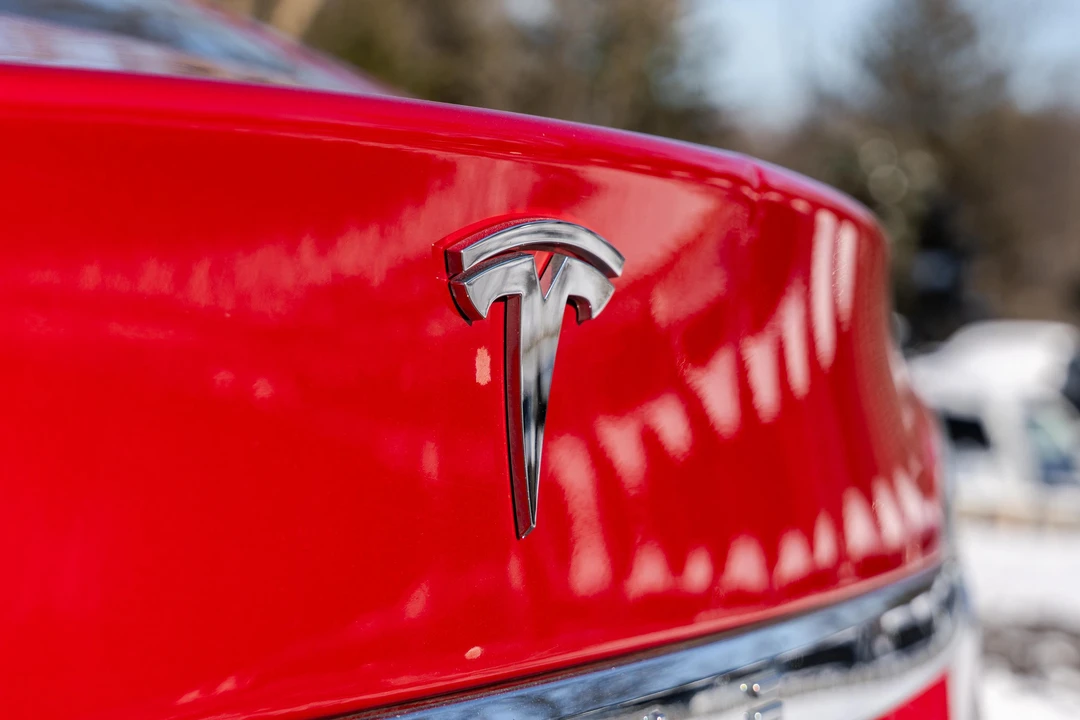 2016 Tesla Model S - Image 25 of 31