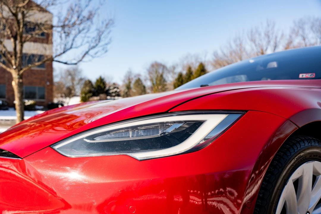 2016 Tesla Model S - Image 16 of 31