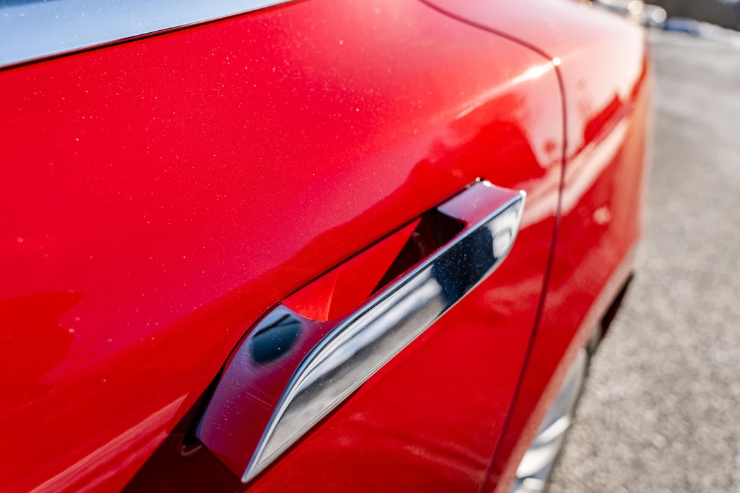 2016 Tesla Model S - Image 19 of 31