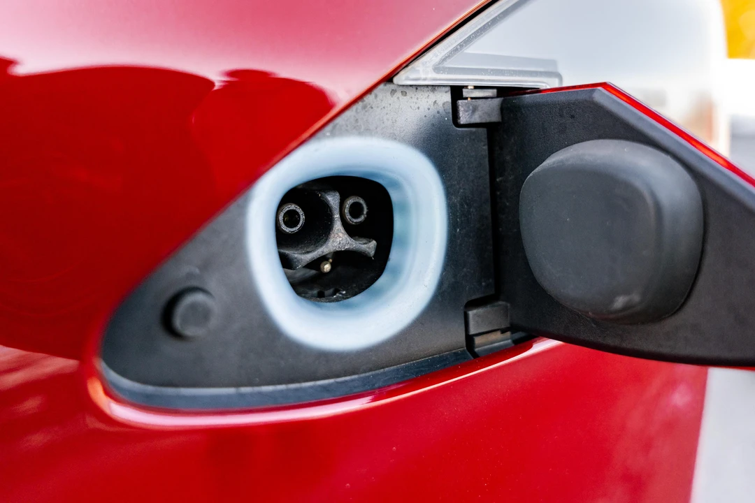 2016 Tesla Model S - Image 20 of 31
