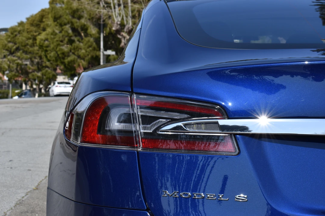 2016 Tesla Model S - Image 18 of 31