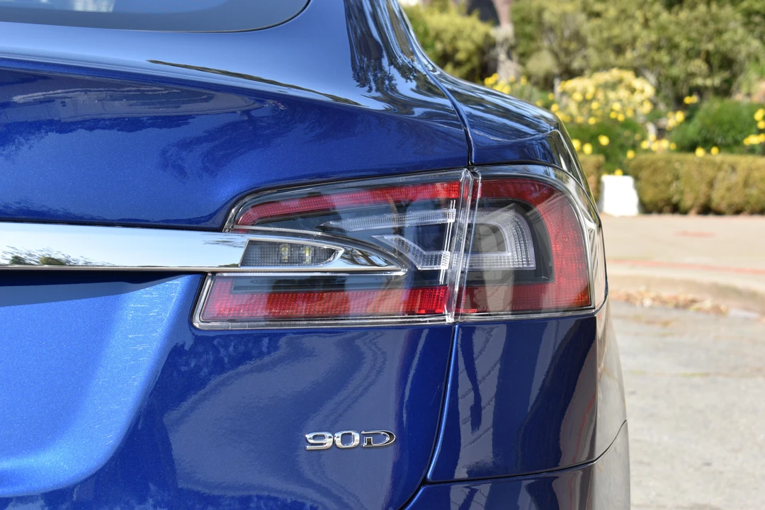 2016 Tesla Model S - Image 19 of 31
