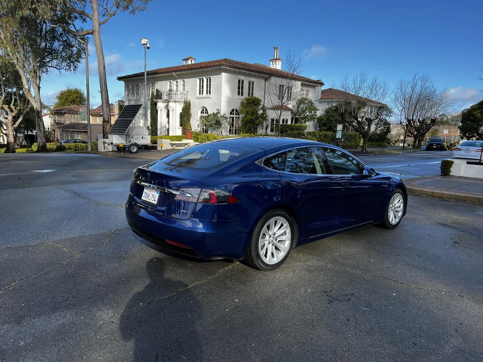2016 Tesla Model S - Image 11 of 31
