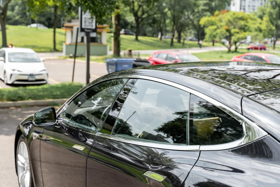 2016 Tesla Model S - Image 26 of 31