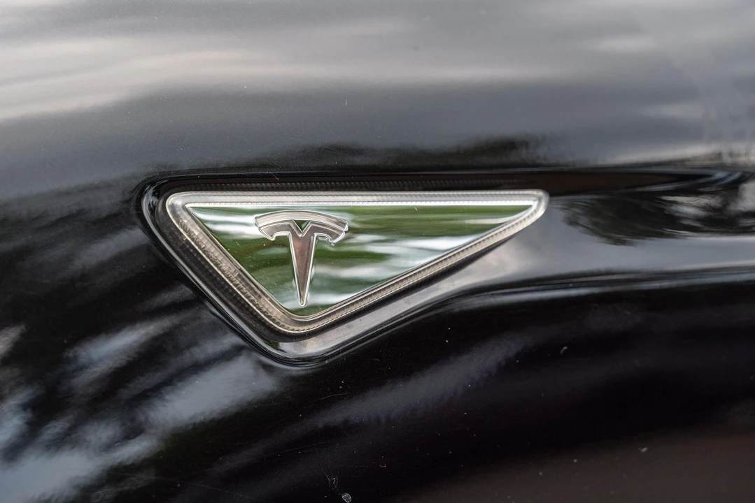 2016 Tesla Model S - Image 21 of 31
