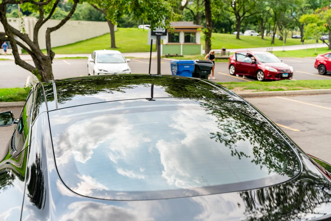 2016 Tesla Model S - Image 27 of 31