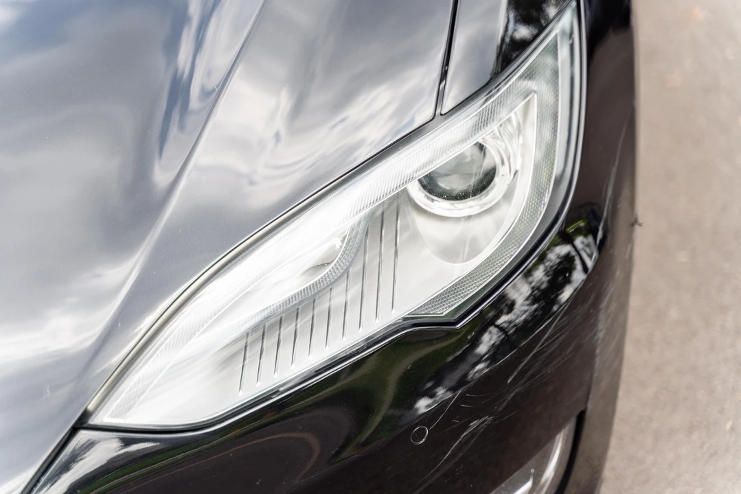 2016 Tesla Model S - Image 17 of 31