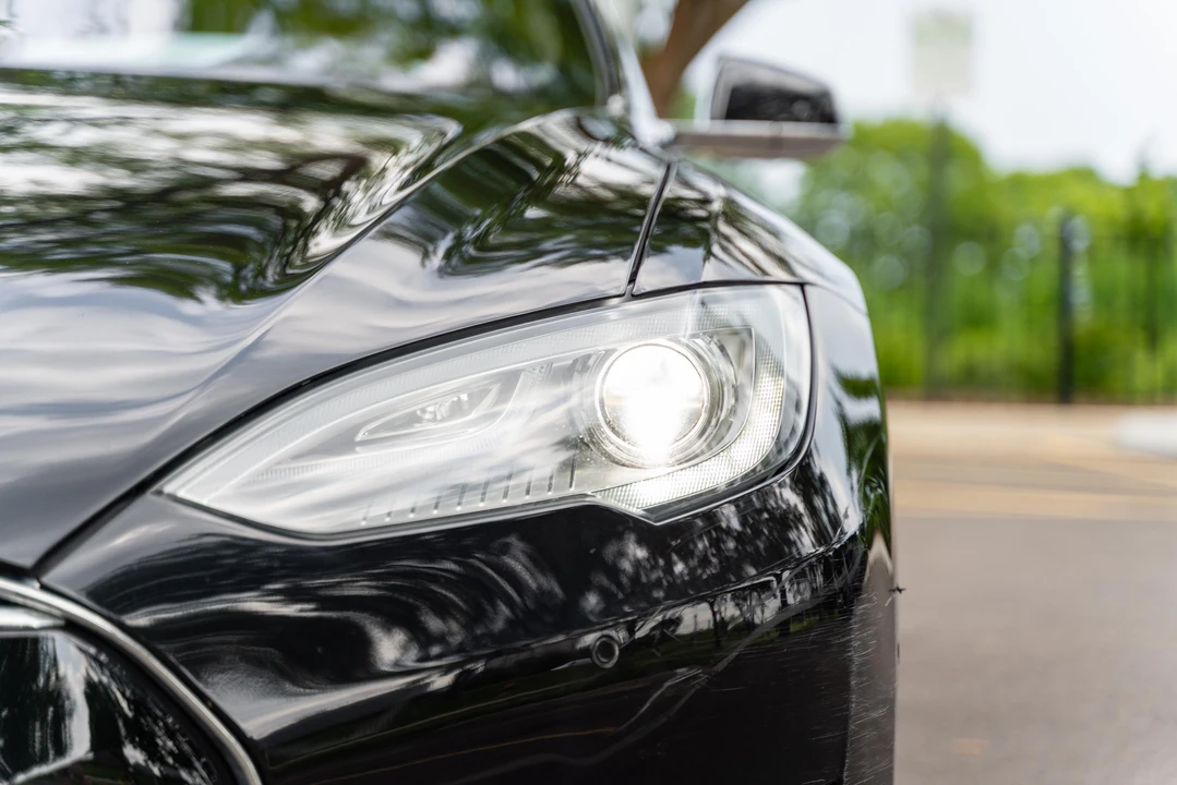 2016 Tesla Model S - Image 16 of 31