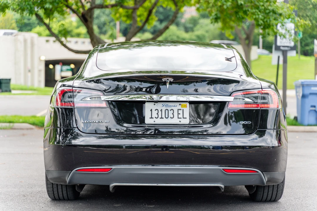2016 Tesla Model S - Image 11 of 31