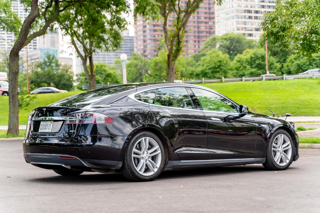 2016 Tesla Model S - Image 12 of 31