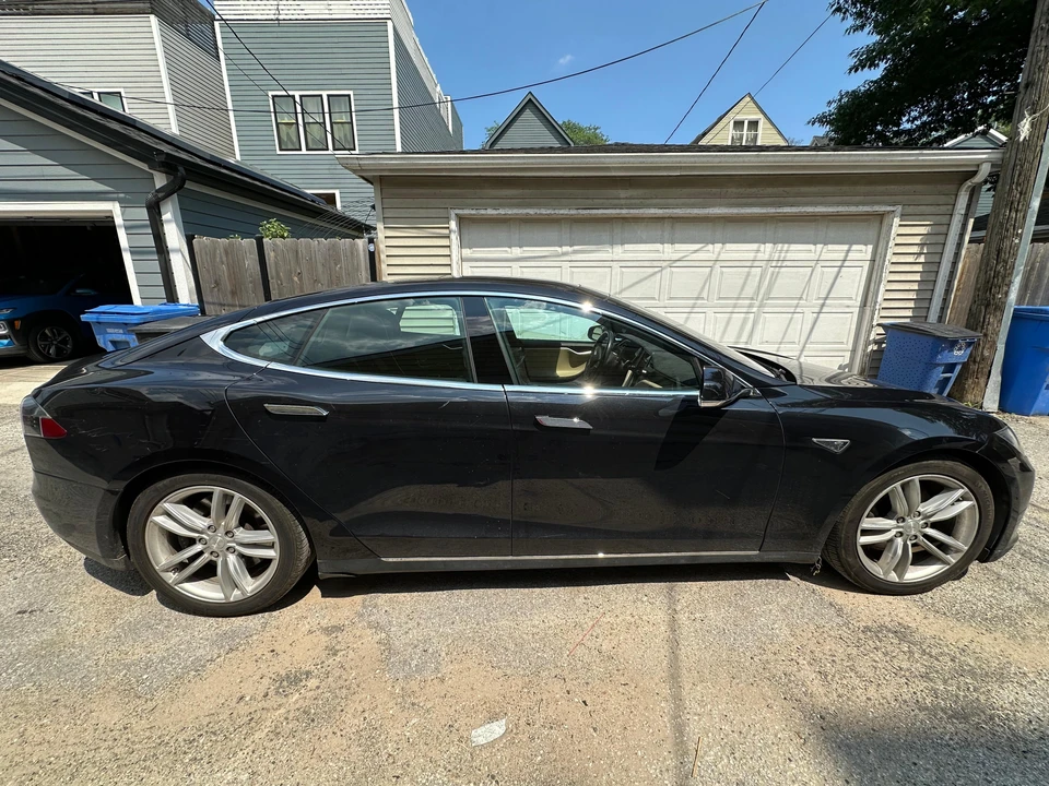 2016 Tesla Model S - Image 13 of 31