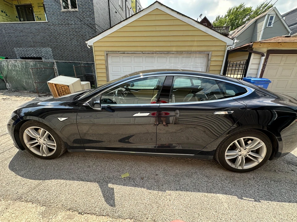 2016 Tesla Model S - Image 9 of 31