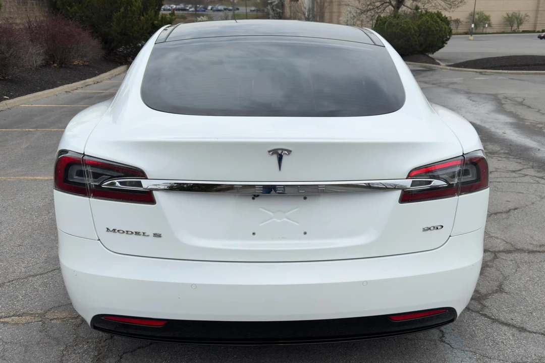 2016 Tesla Model S - Image 5 of 31