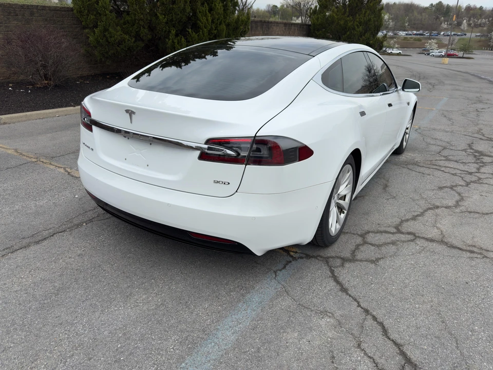 2016 Tesla Model S - Image 9 of 31
