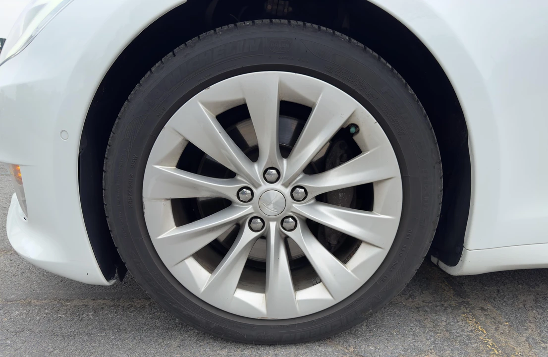 2016 Tesla Model S - Image 19 of 31