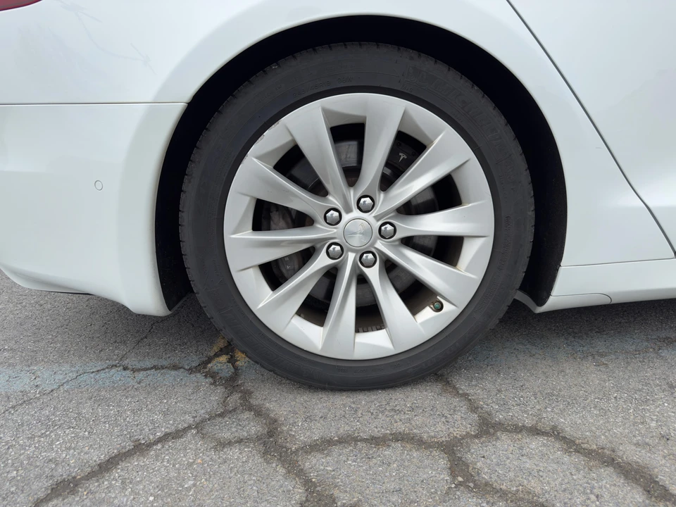 2016 Tesla Model S - Image 21 of 31