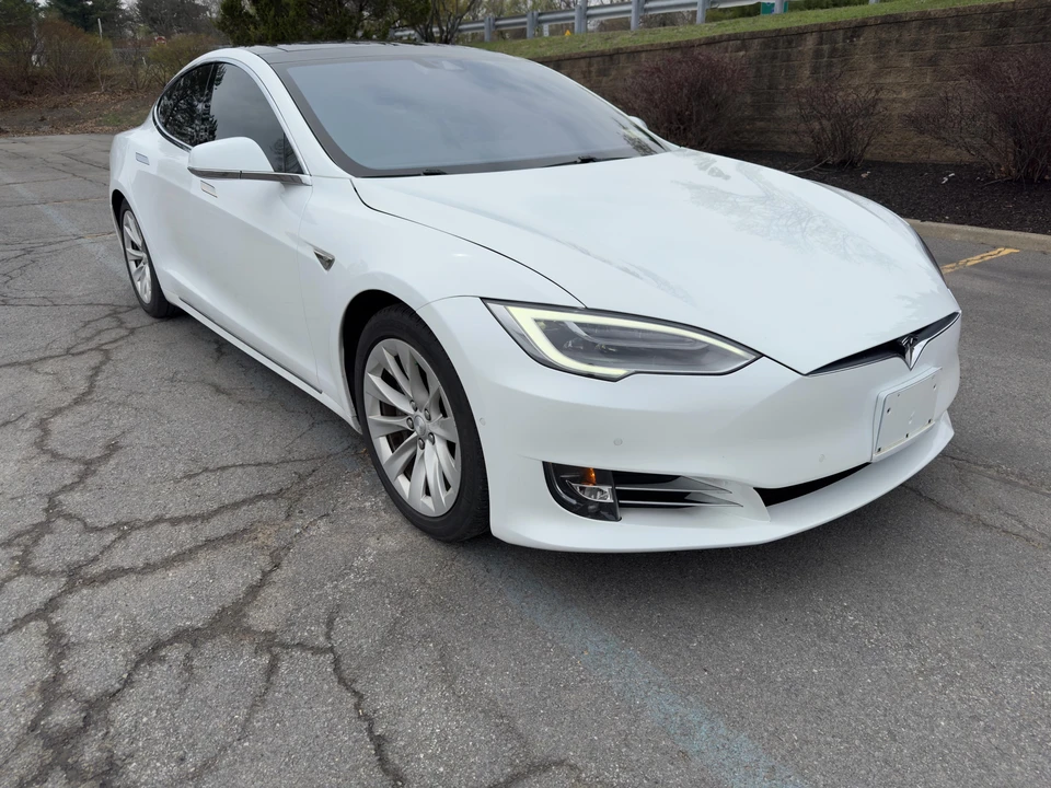2016 Tesla Model S - Image 10 of 31