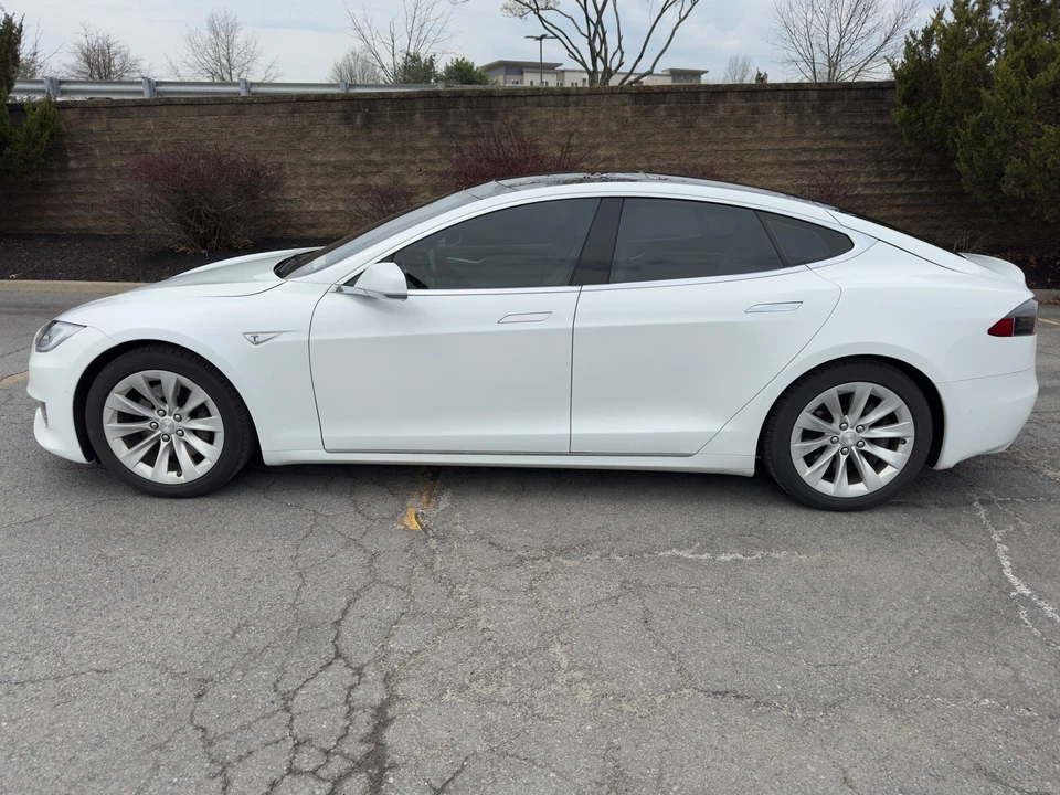 2016 Tesla Model S - Image 8 of 31