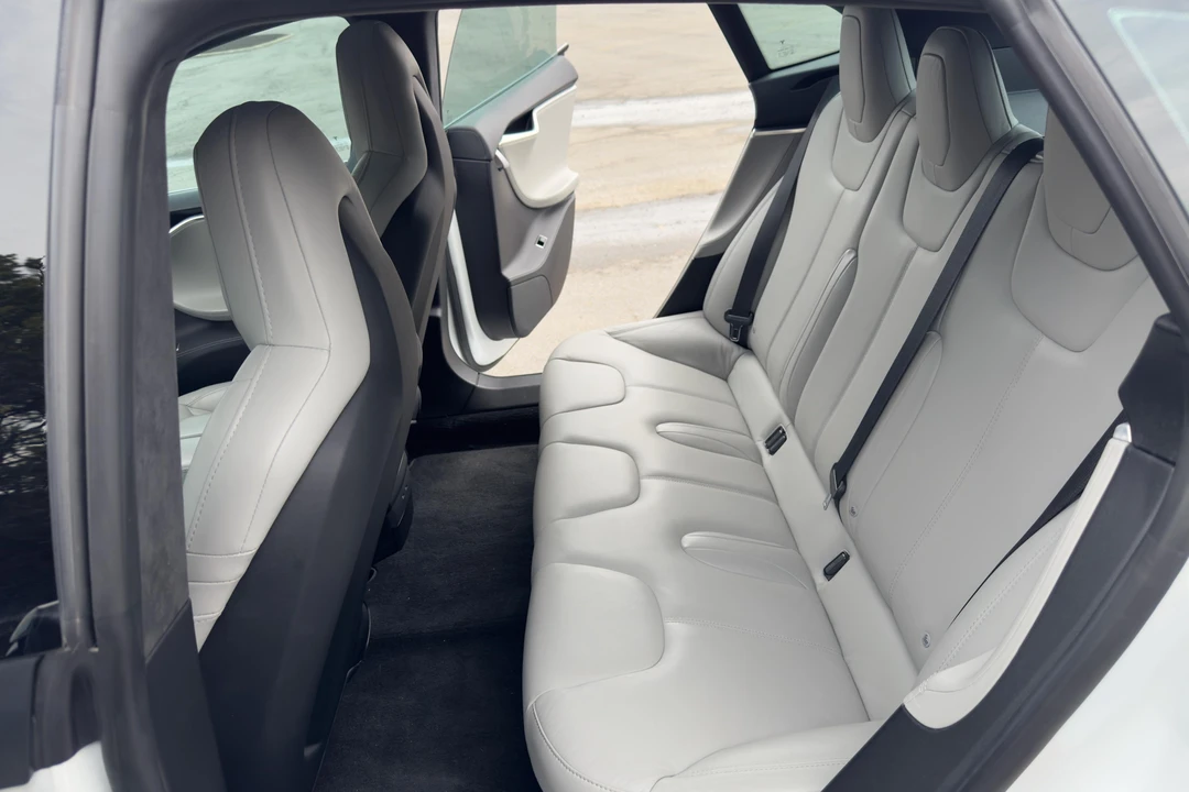 2016 Tesla Model S - Image 29 of 31