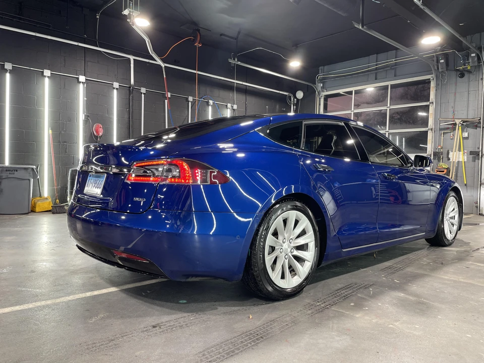 2016 Tesla Model S - Image 13 of 31