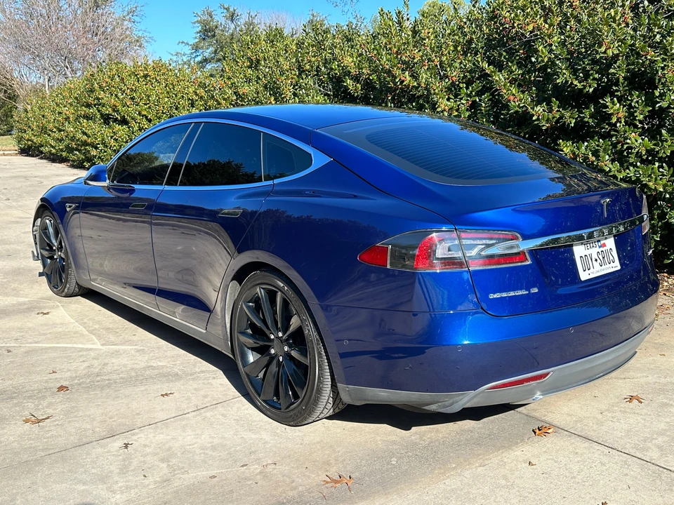 2016 Tesla Model S - Image 8 of 31