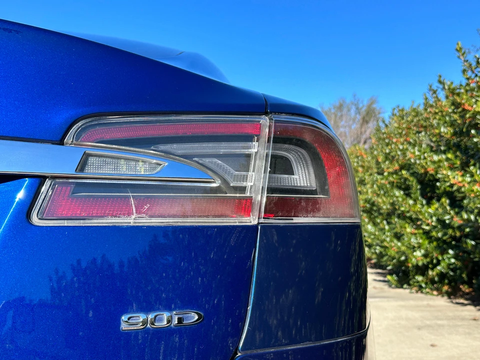 2016 Tesla Model S - Image 15 of 31
