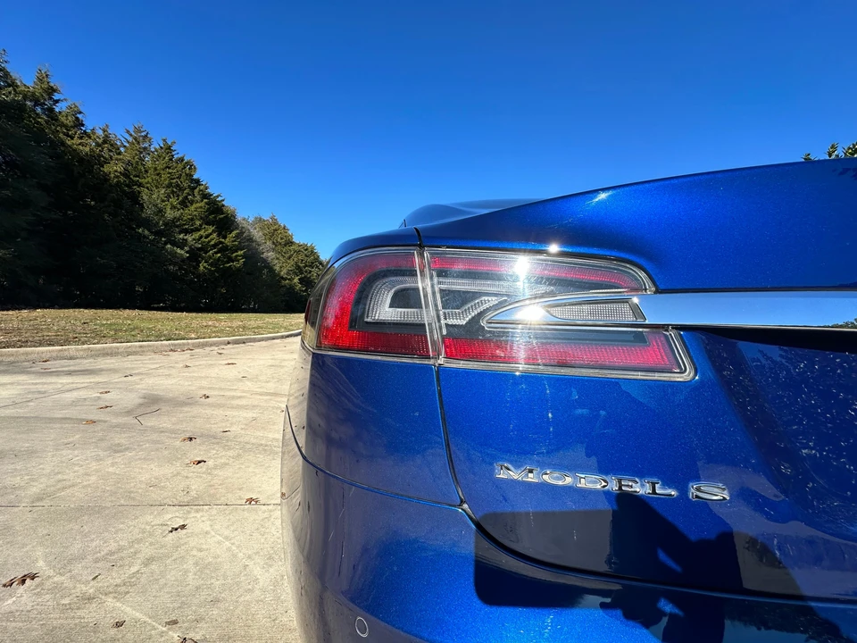 2016 Tesla Model S - Image 13 of 31
