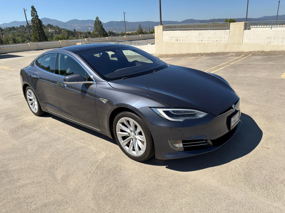 2016 Tesla Model S - Image 19 of 31