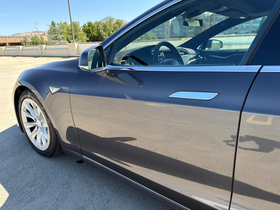 2016 Tesla Model S - Image 28 of 31