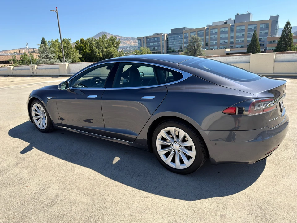 2016 Tesla Model S - Image 12 of 31