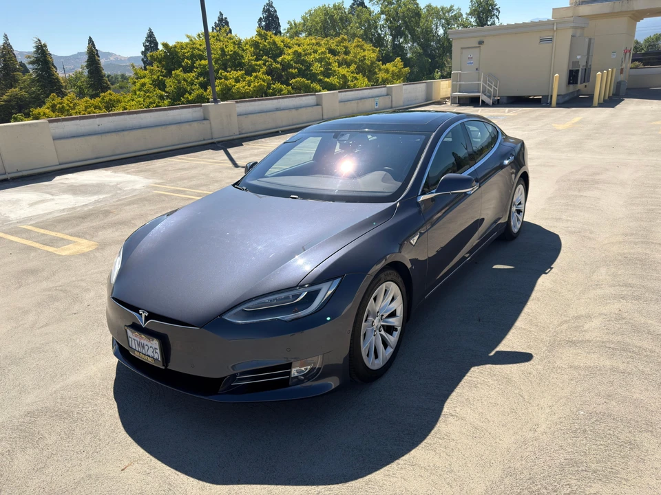 2016 Tesla Model S - Image 8 of 31