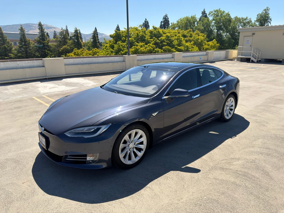 2016 Tesla Model S - Image 9 of 31