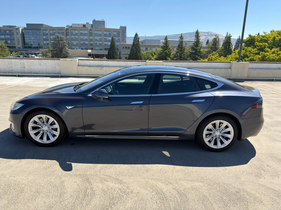 2016 Tesla Model S - Image 10 of 31