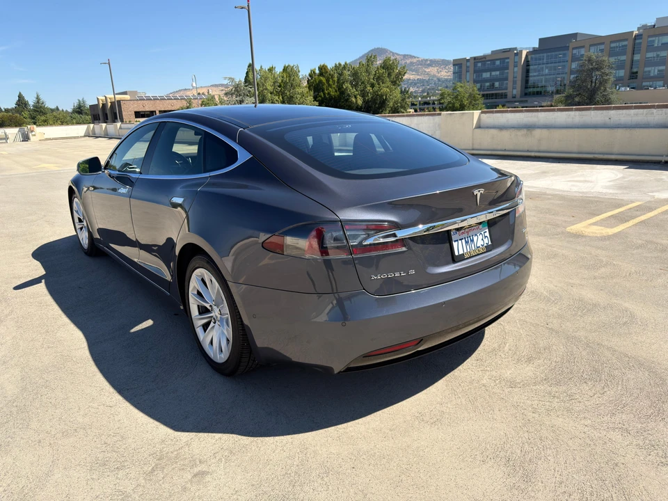 2016 Tesla Model S - Image 11 of 31