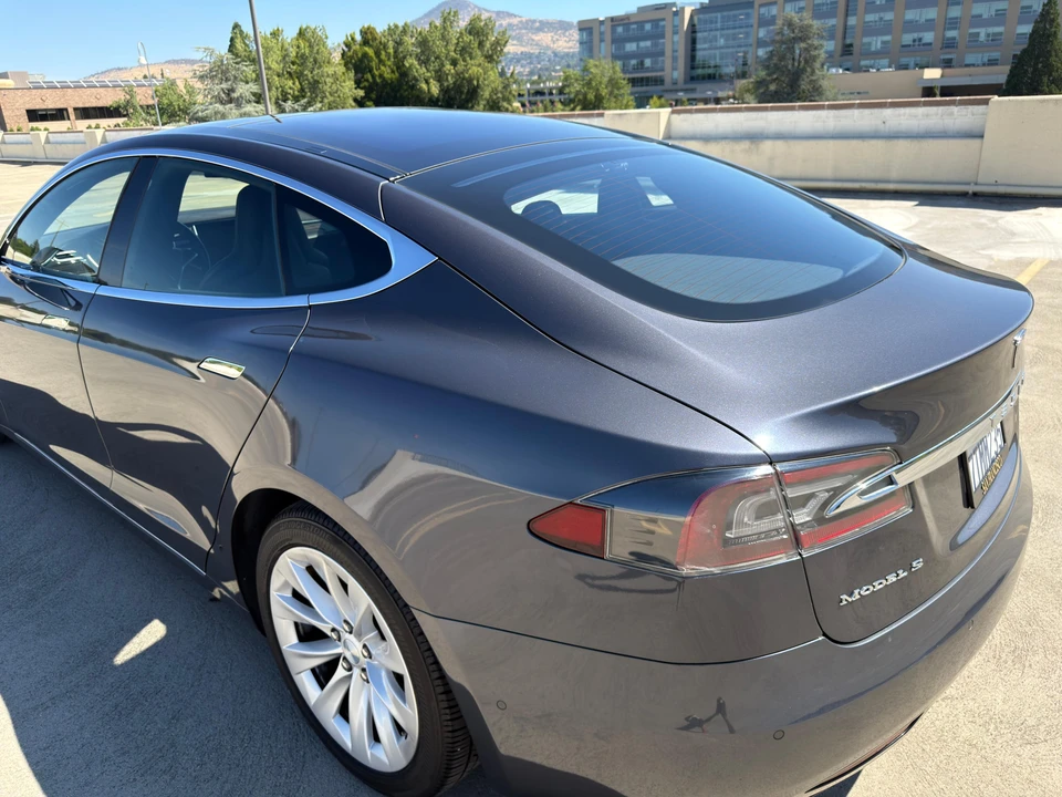 2016 Tesla Model S - Image 30 of 31