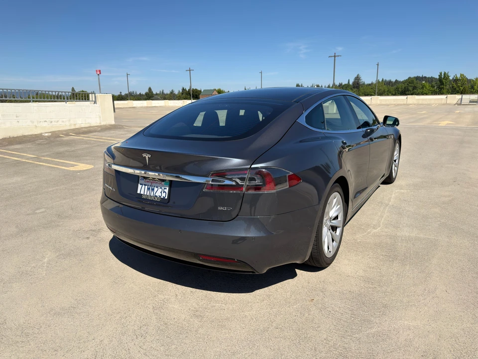 2016 Tesla Model S - Image 14 of 31