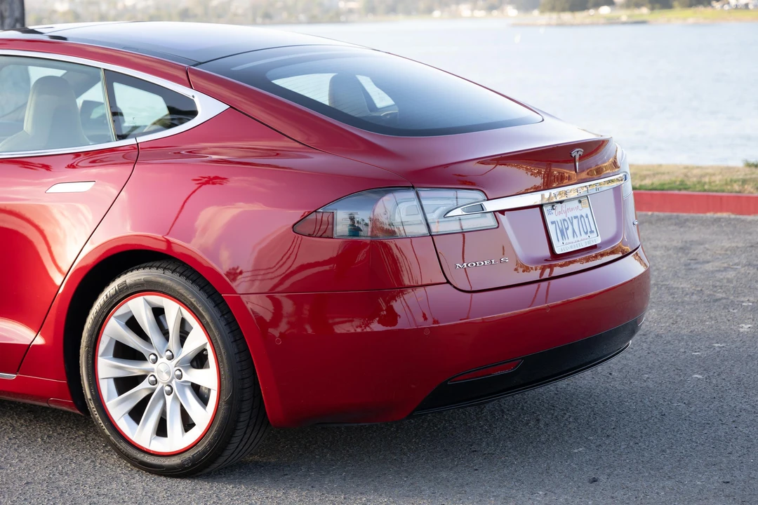 2016 Tesla Model S - Image 28 of 31