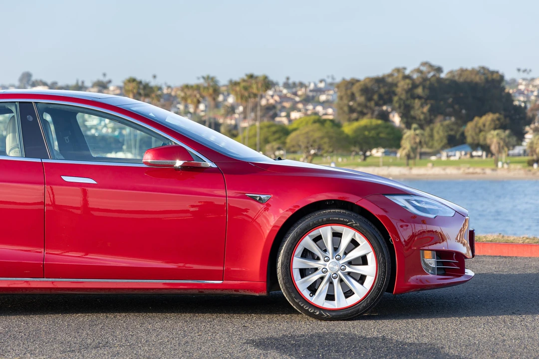 2016 Tesla Model S - Image 31 of 31
