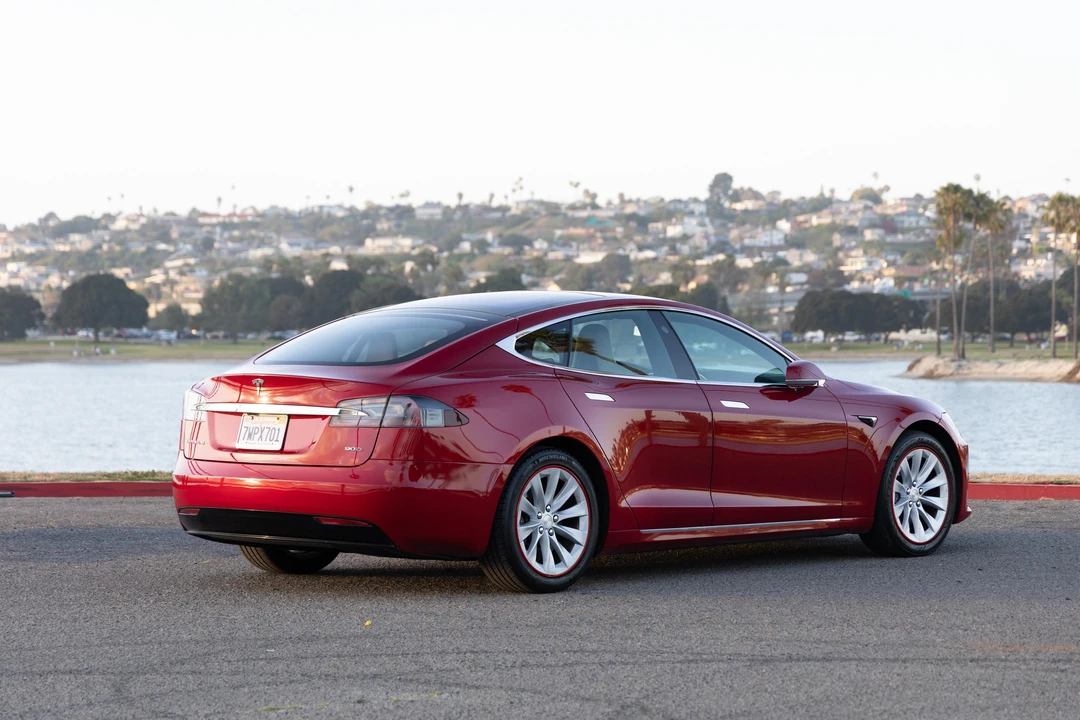 2016 Tesla Model S - Image 15 of 31