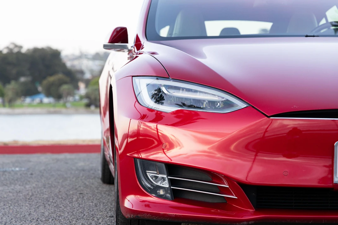 2016 Tesla Model S - Image 19 of 31