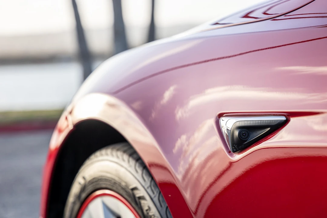 2016 Tesla Model S - Image 24 of 31