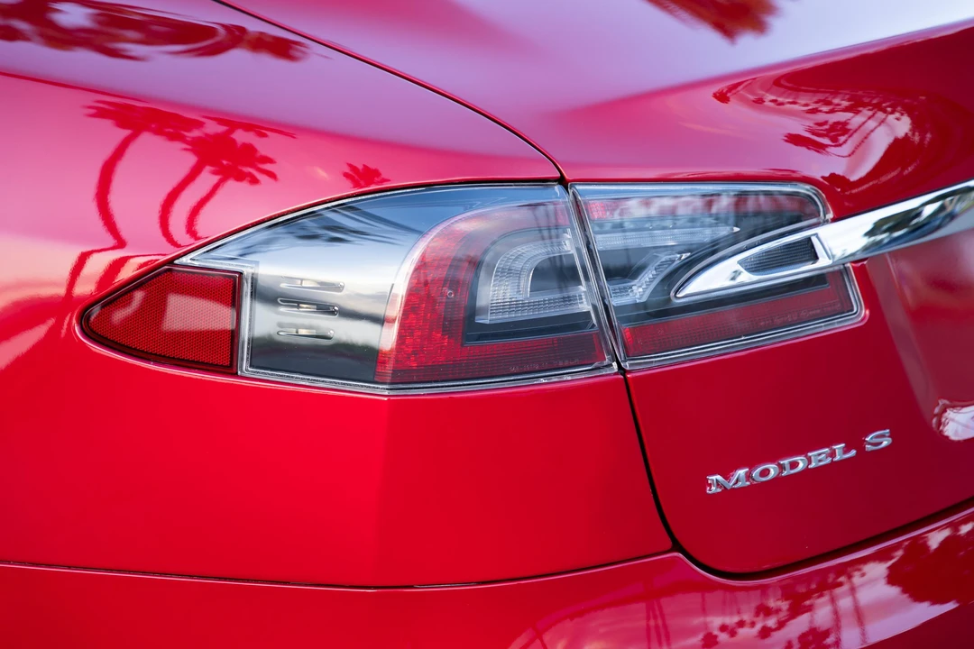 2016 Tesla Model S - Image 27 of 31