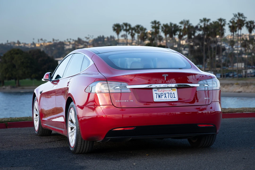 2016 Tesla Model S - Image 13 of 31