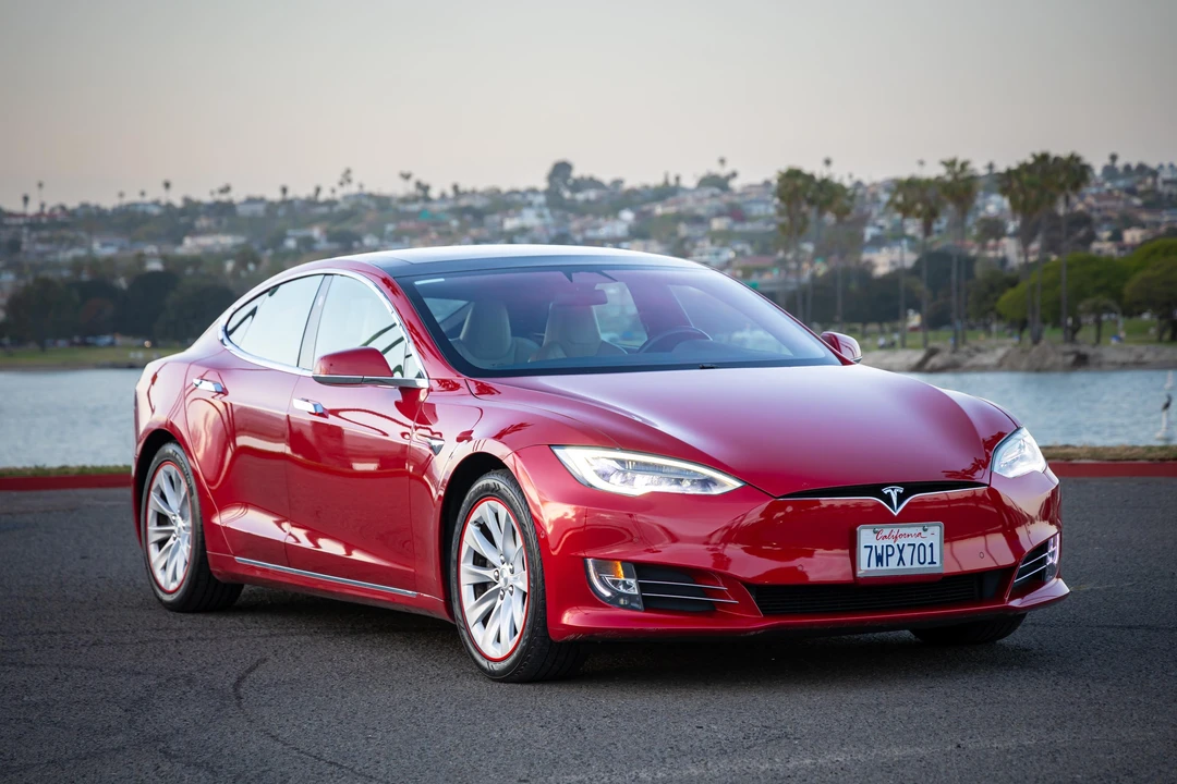 2016 Tesla Model S - Image 17 of 31