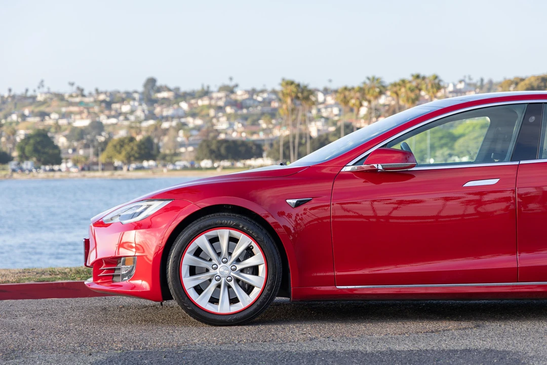 2016 Tesla Model S - Image 23 of 31